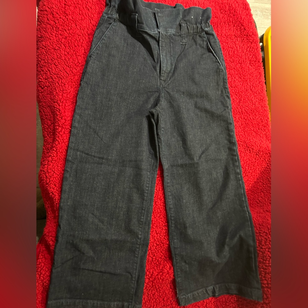 Express Women's Cropped wide leg high rise Jeans size 8
